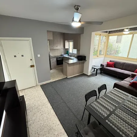 Lägenhet Georges 2 Bedroom Limassol